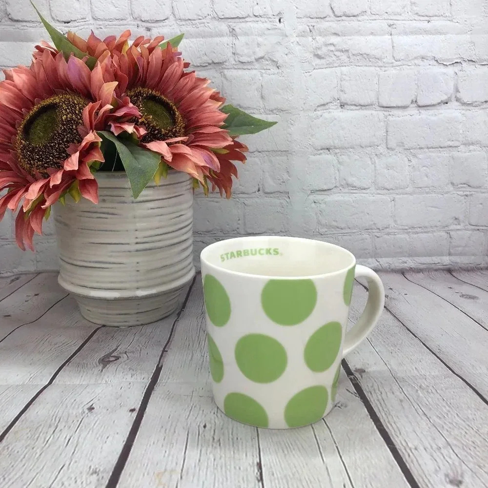 2005 Starbucks green polka dot cup